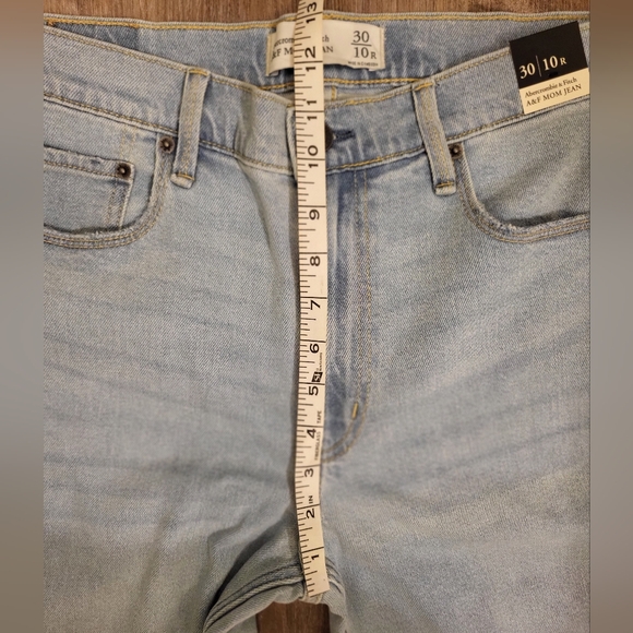 Abercrombie and Fitch High-rise Deconstructed Mom Jeans Light Wash Size 30 R - Picture 7 of 11